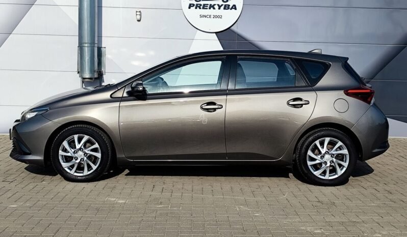Toyota Auris pilnas