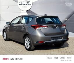 Toyota Auris pilnas