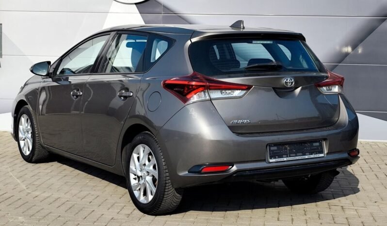 Toyota Auris pilnas