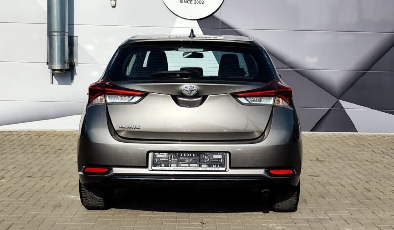 Toyota Auris pilnas