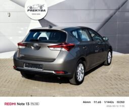 Toyota Auris pilnas