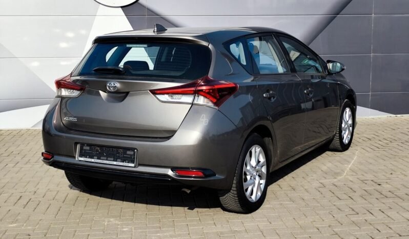 Toyota Auris pilnas