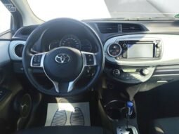 Toyota Yaris pilnas