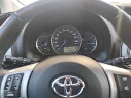 Toyota Yaris pilnas