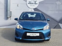 Toyota Yaris pilnas