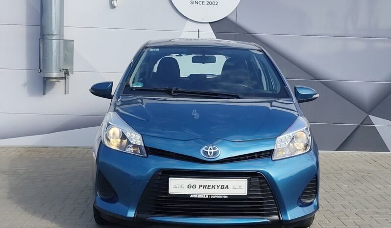 Toyota Yaris pilnas