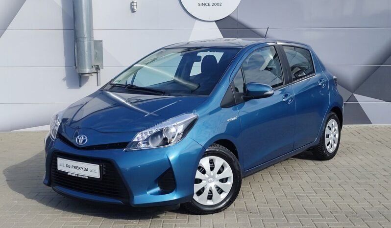 Toyota Yaris pilnas