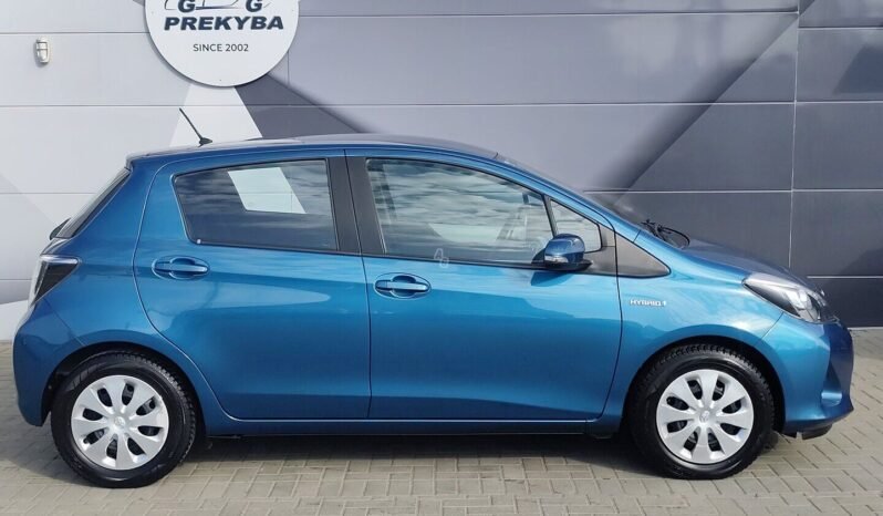Toyota Yaris pilnas