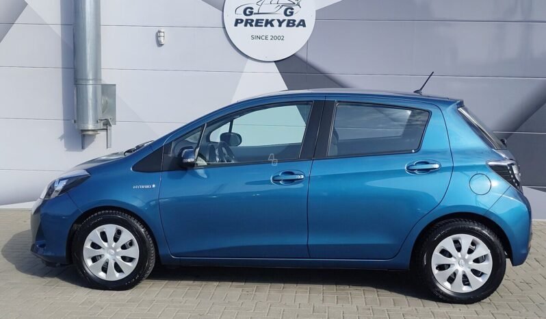 Toyota Yaris pilnas