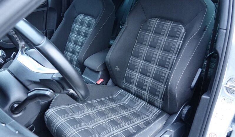 Volkswagen Golf pilnas