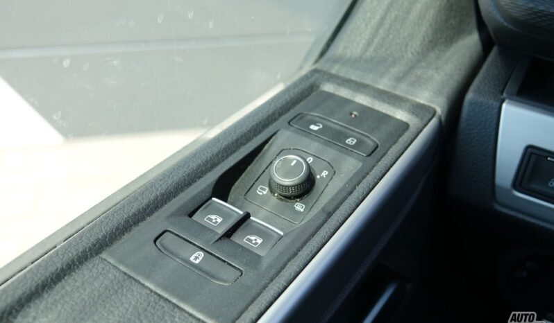 Volkswagen Multivan pilnas