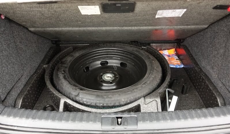 Volkswagen Tiguan pilnas