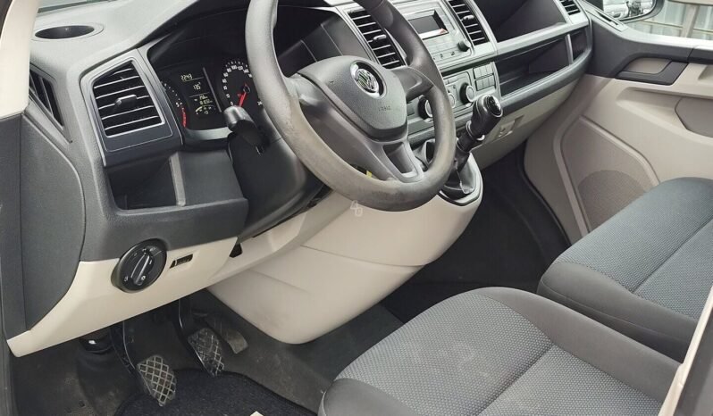 Volkswagen Transporter pilnas