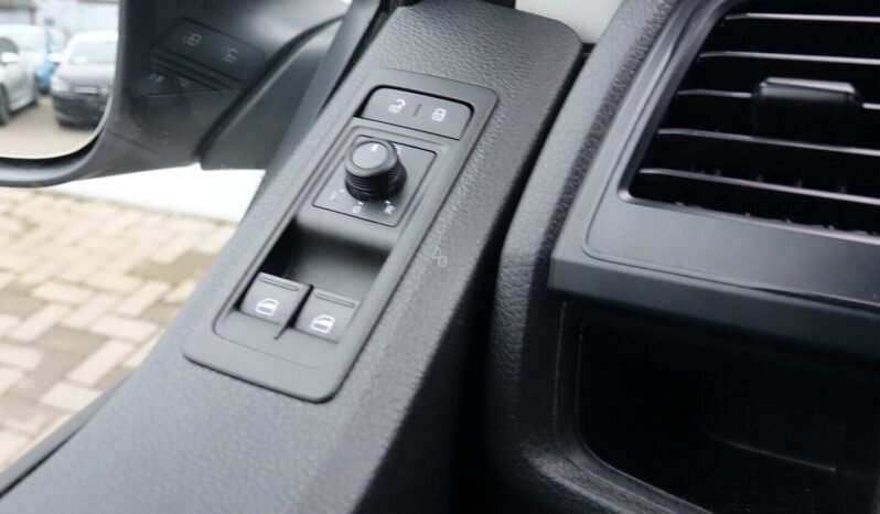 Volkswagen Transporter pilnas