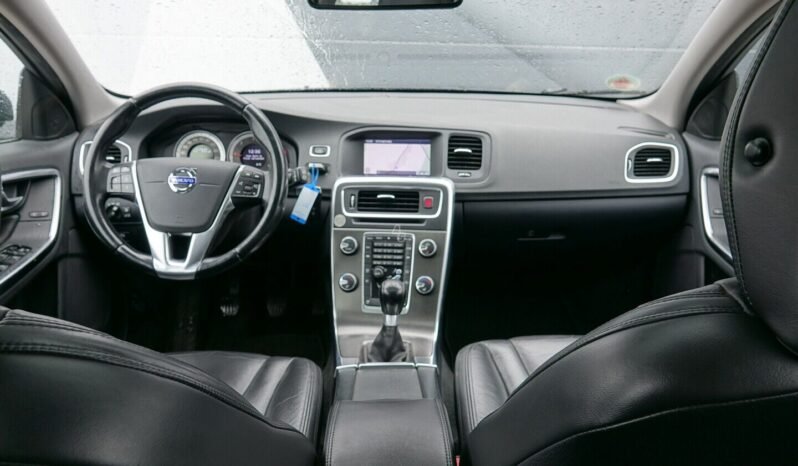 Volvo V60 pilnas