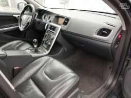 Volvo V60 pilnas