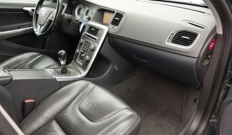 Volvo V60 pilnas
