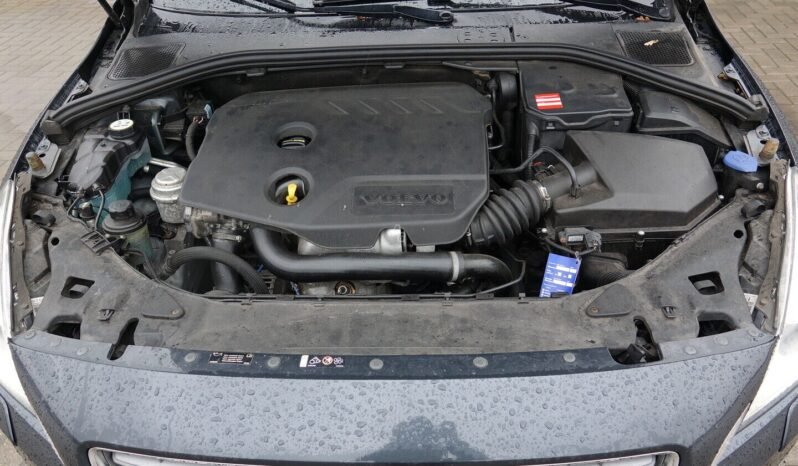 Volvo V60 pilnas