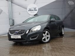 Volvo V60 pilnas