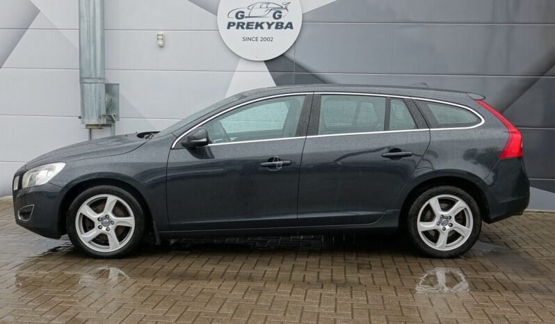 Volvo V60 pilnas