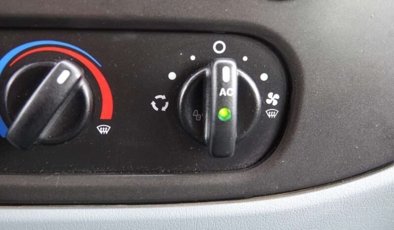 Ford Transit pilnas