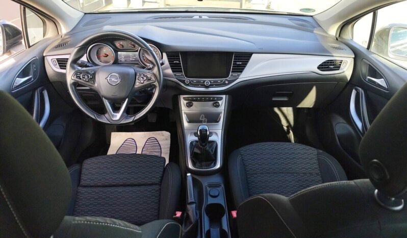Opel Astra pilnas