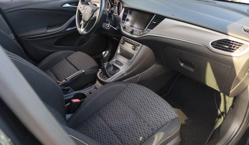 Opel Astra pilnas