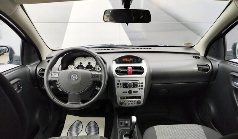 Opel Corsa pilnas