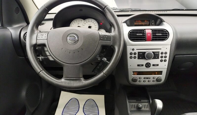 Opel Corsa pilnas