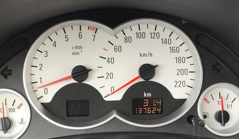 Opel Corsa pilnas