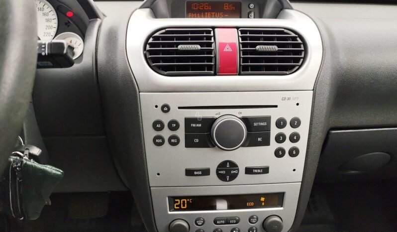 Opel Corsa pilnas