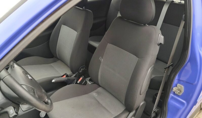 Opel Corsa pilnas