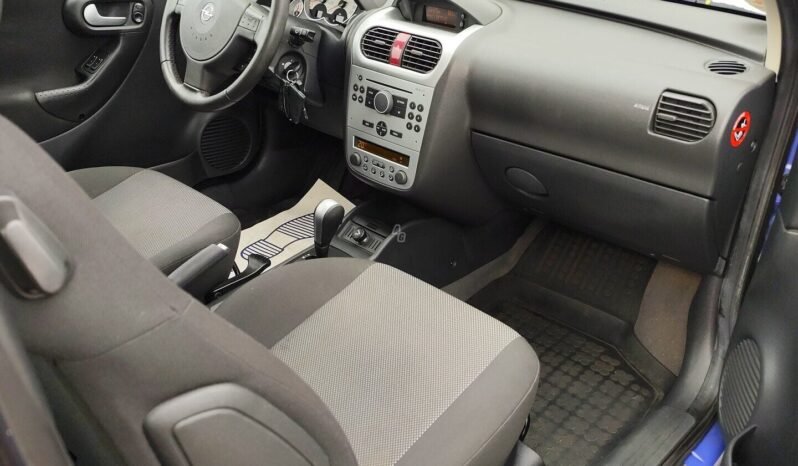 Opel Corsa pilnas