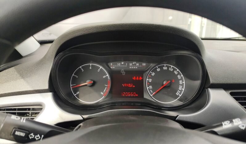 Opel Corsa pilnas