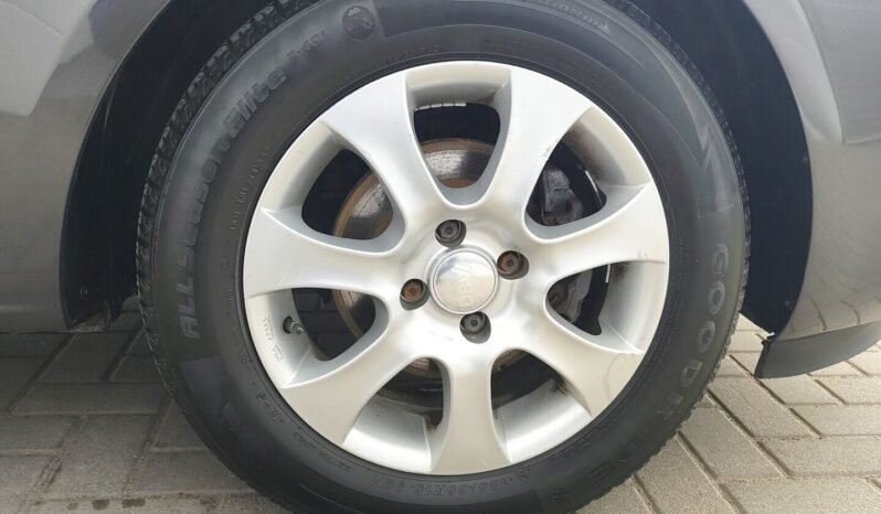 Opel Corsa pilnas
