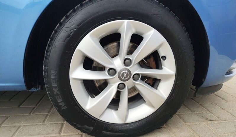Opel Corsa pilnas