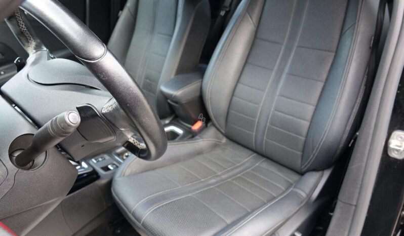 Opel Corsa pilnas