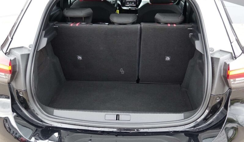 Opel Corsa pilnas