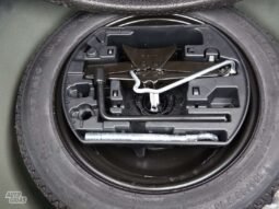 Opel Corsa pilnas