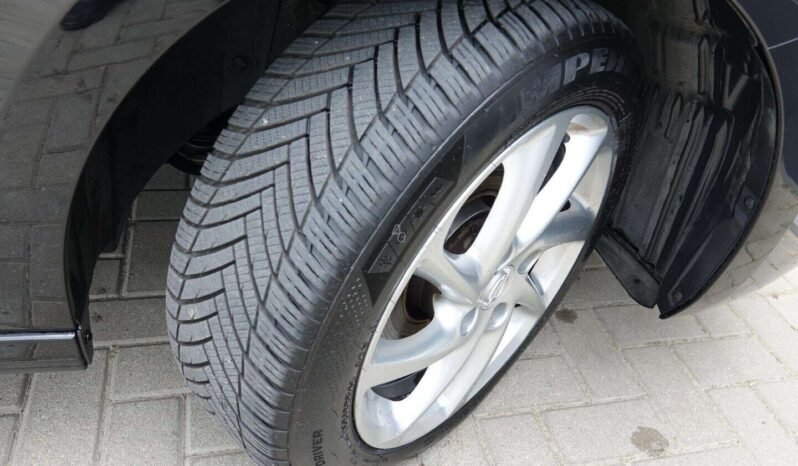 Opel Corsa pilnas