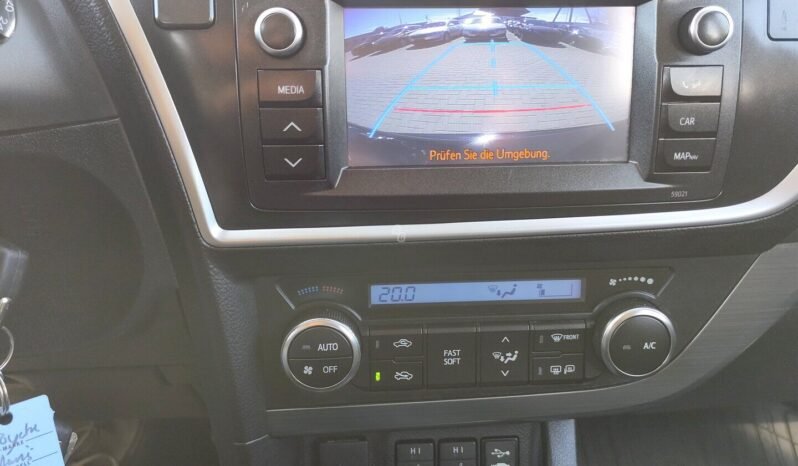 Toyota Auris pilnas