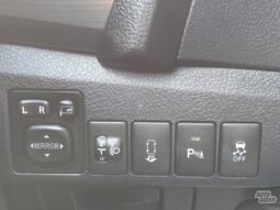 Toyota Auris pilnas