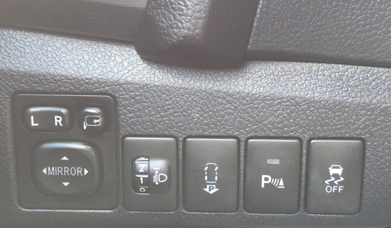 Toyota Auris pilnas