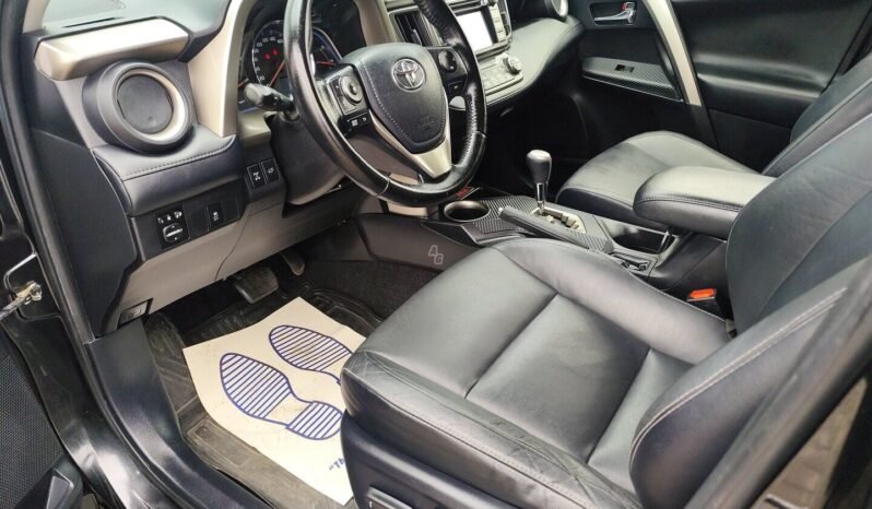 Toyota RAV4 pilnas