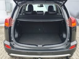 Toyota RAV4 pilnas