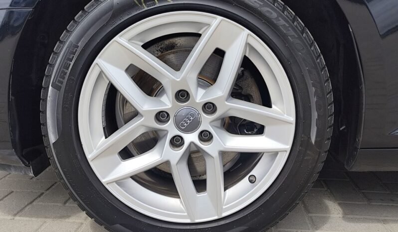 Audi A4 pilnas