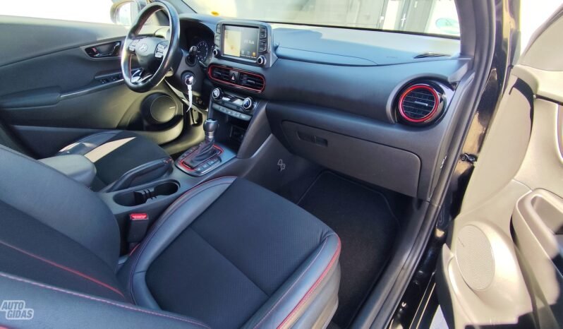 Hyundai Kona pilnas
