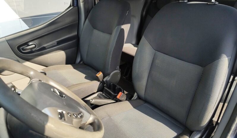 Nissan NV200 pilnas