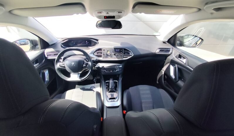Peugeot 308 pilnas