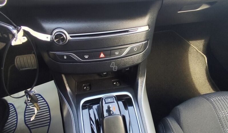 Peugeot 308 pilnas